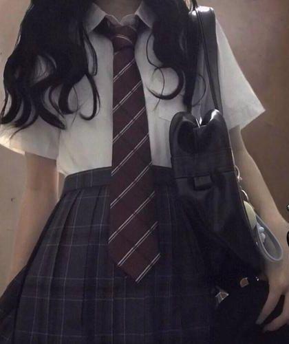 【热文】《社恐NPC今天又被大佬带飞了》白耳 斐叙